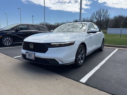 Used 2023 Honda Accord EX image 2