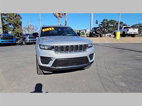 Certified 2025 Jeep Grand Cherokee Laredo X w/ Luxury Tech Group I image 39