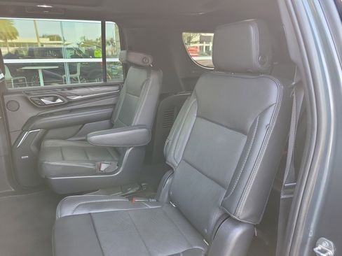 Used 2021 GMC Yukon XL Denali w/ Denali Ultimate Package image 17