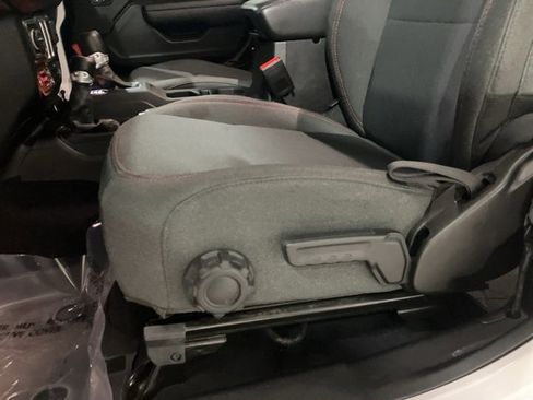 Used 2024 Jeep Wrangler Rubicon w/ Technology Group image 10