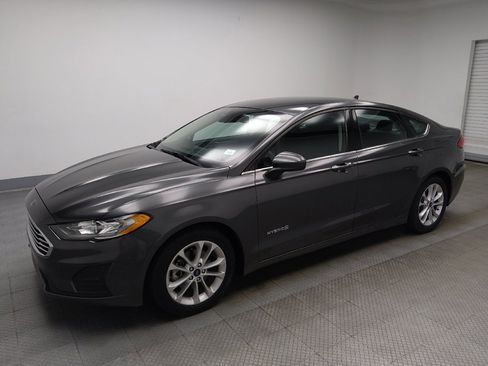 Used 2019 Ford Fusion SE FWD image 2