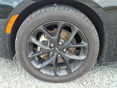 Used 2025 Chrysler Pacifica Limited FWD image 18