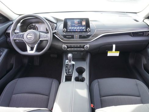 Certified 2025 Nissan Altima 2.5 SV image 11