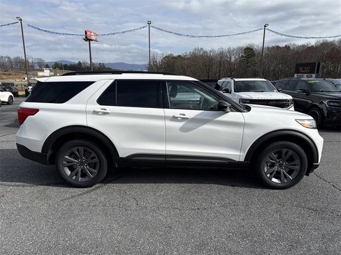 Used 2023 Ford Explorer XLT w/ Equipment Group 202A image 8