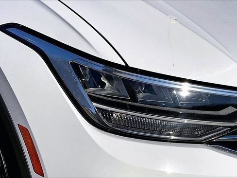 Used 2024 Volkswagen Tiguan Wolfsburg Edition image 32