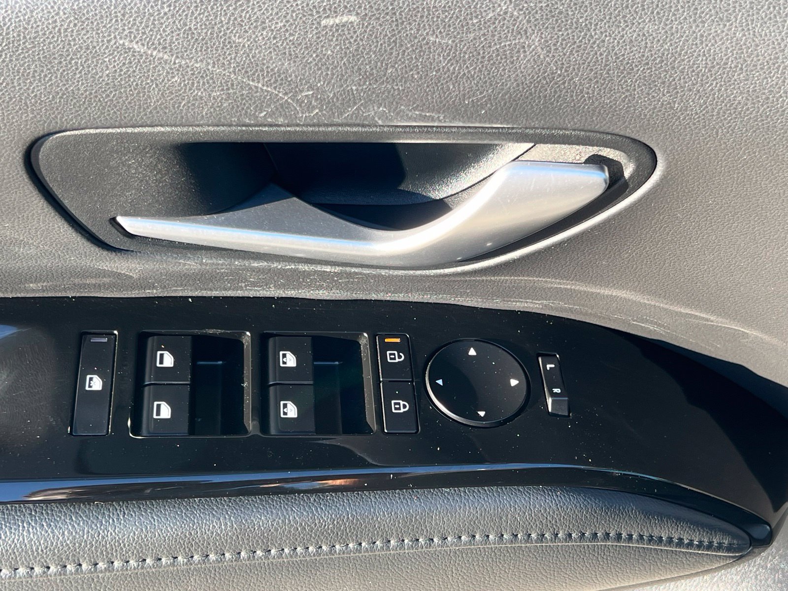 Used 2025 Hyundai Santa Cruz SEL FWD image 23