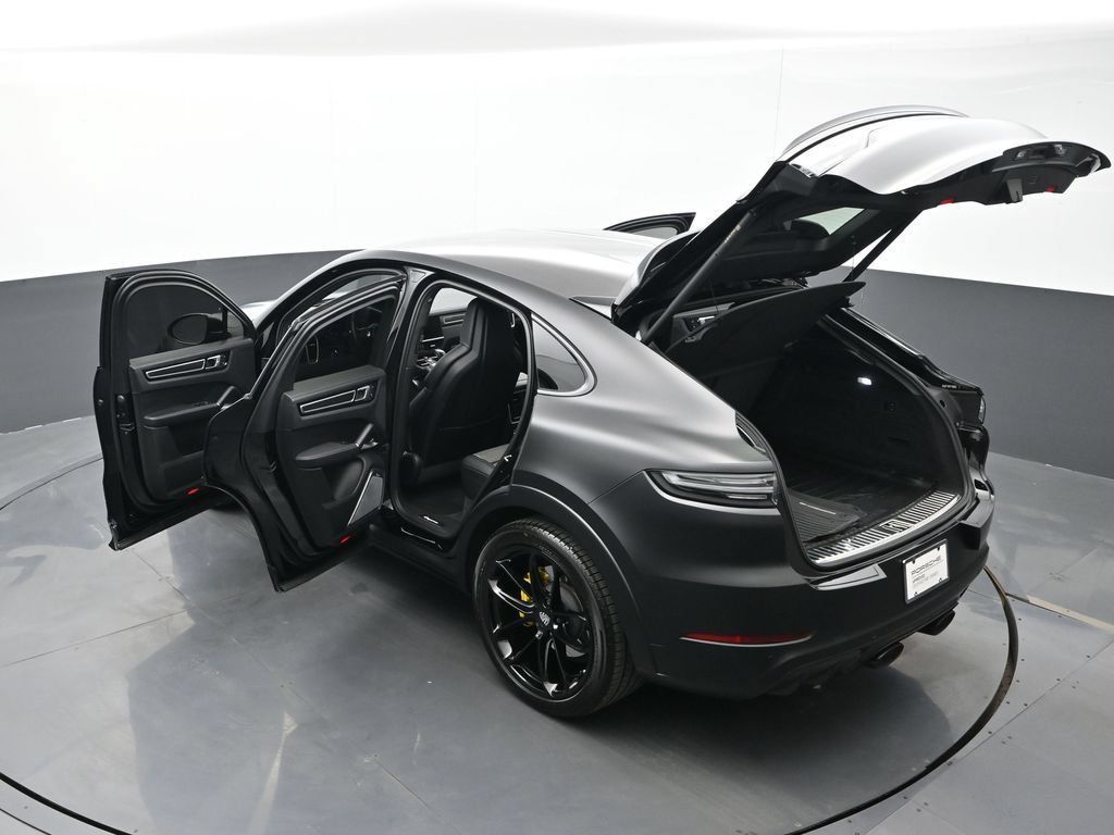 Certified 2022 Porsche Cayenne Turbo AWD/4WD image 23