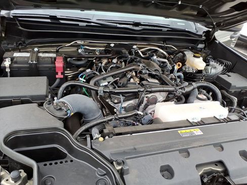 Used 2025 Toyota Tacoma SR5 image 12