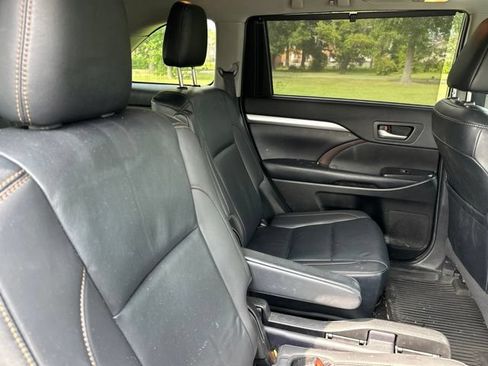 Used 2019 Toyota Highlander XLE AWD/4WD image 24