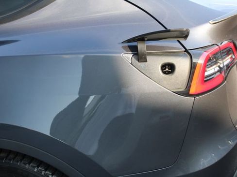 Used 2020 Tesla Model Y Performance image 38