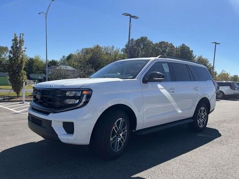 New 2025 Ford Expedition Active image 7