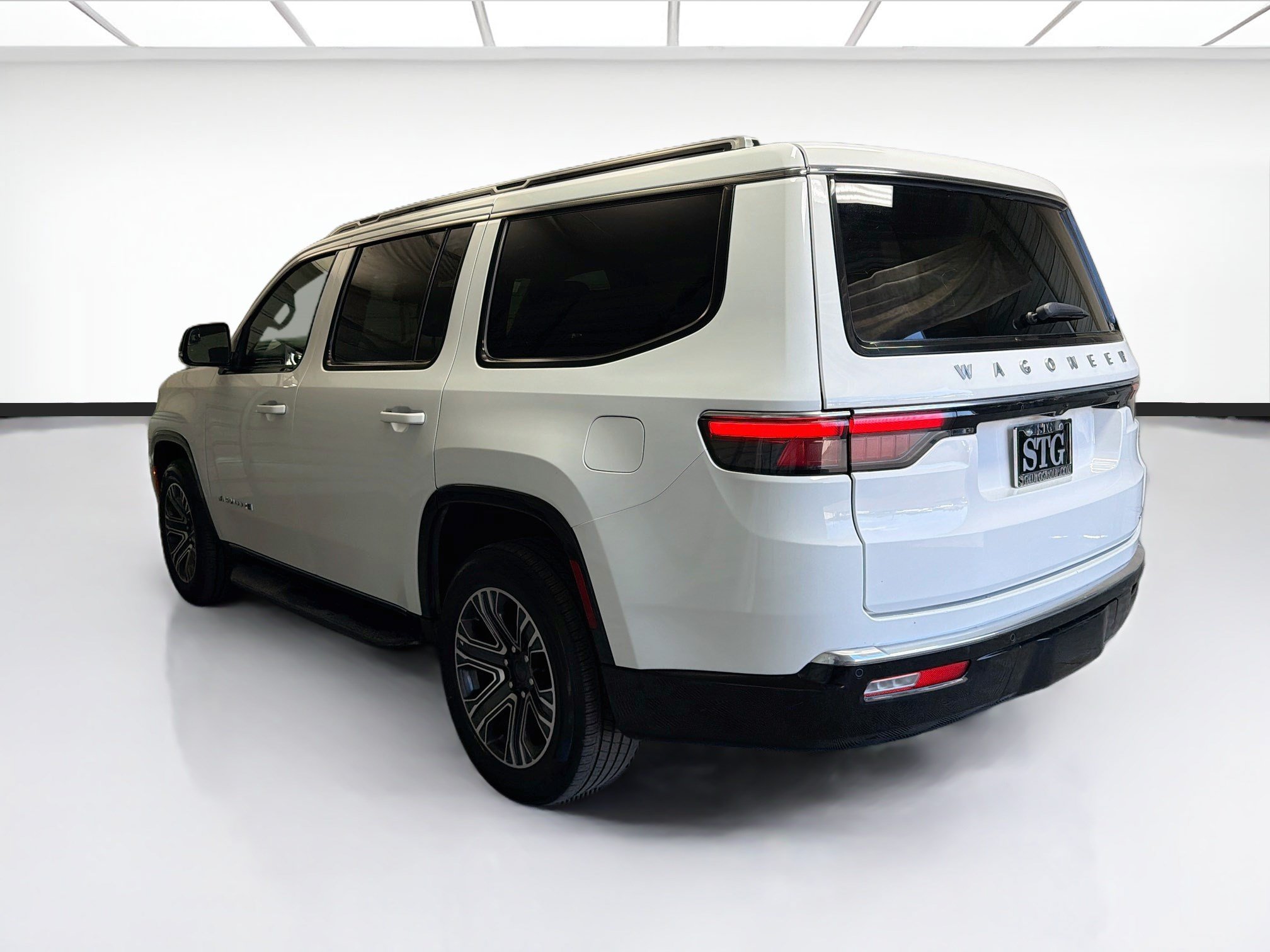Used 2024 Jeep Wagoneer Series II w/ Flexible Seating Group RWD image 6
