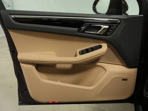 New 2026 Porsche Macan image 24