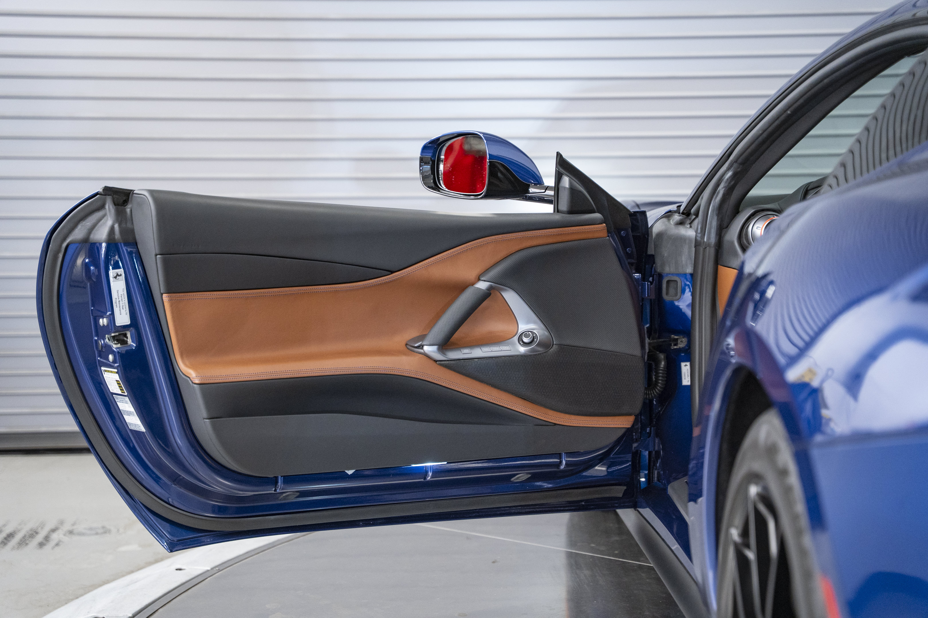 Used 2019 Ferrari 812 Superfast RWD image 15