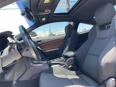 Used 2013 Hyundai Genesis 3.8 RWD image 9