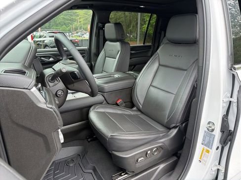 Used 2023 GMC Yukon XL Denali AWD/4WD image 19