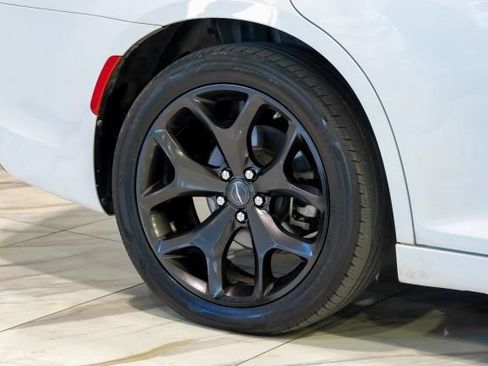 Used 2022 Chrysler 300 S RWD image 65