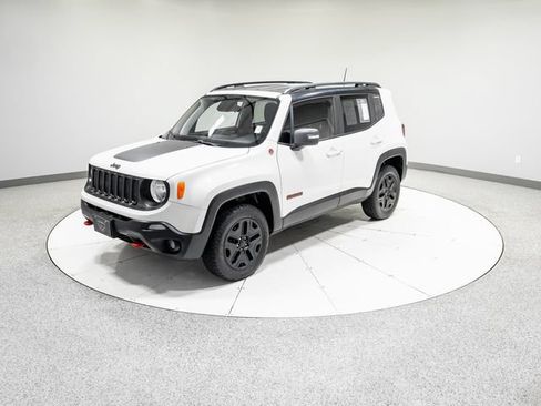 Used 2018 Jeep Renegade Trailhawk w/ Cold Weather Group II AWD/4WD image 33