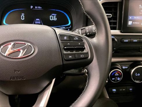 Used 2023 Hyundai Venue SEL FWD image 19