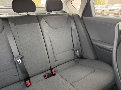 Used 2025 Kia K4 LXS image 38