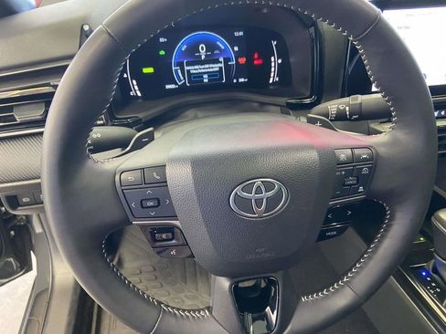 Used 2025 Toyota Camry SE w/ Multimedia Upgrade Package image 22