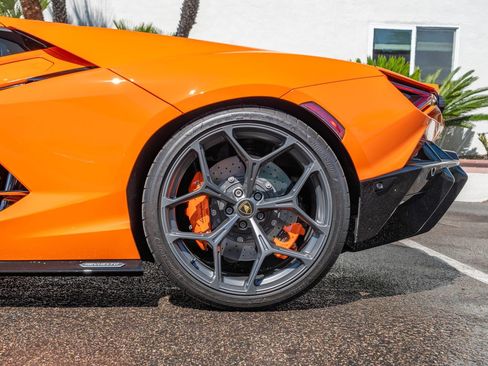 Used 2025 Lamborghini Revuelto image 23