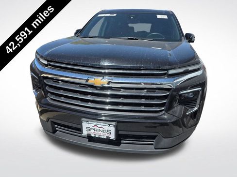 Used 2024 Chevrolet Traverse LT AWD/4WD image 2