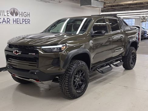 Used 2025 Chevrolet Colorado ZR2 w/ Midnight Edition AWD/4WD image 14