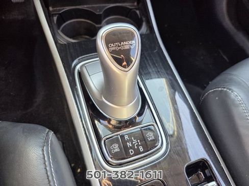 Used 2018 Mitsubishi Outlander SEL AWD/4WD image 24