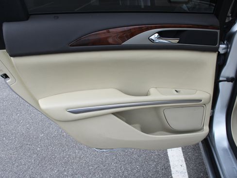 Used 2013 Lincoln MKZ Base image 43