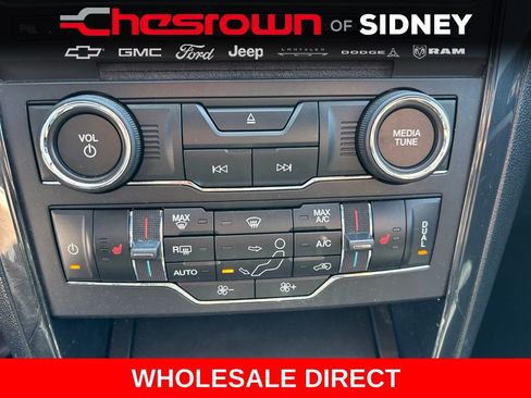 Used 2017 Ford Explorer XLT w/ Equipment Group 202A AWD/4WD image 21