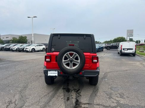 Used 2022 Jeep Wrangler Unlimited Sahara AWD/4WD image 4