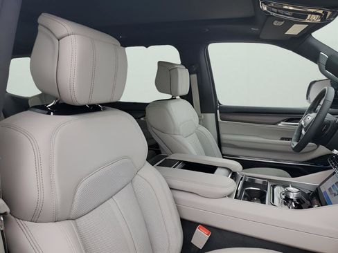 New 2026 Jeep Grand Wagoneer Summit image 16