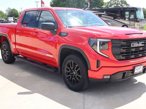 Used 2022 GMC Sierra 1500 Elevation w/ LPO, Elevation Black Package image 4