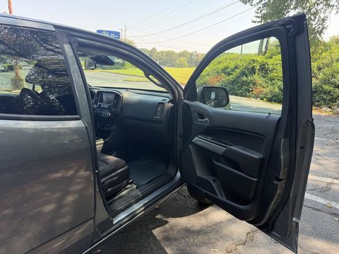 Used 2022 Chevrolet Colorado LT w/ Fleet Safety Package RWD image 15