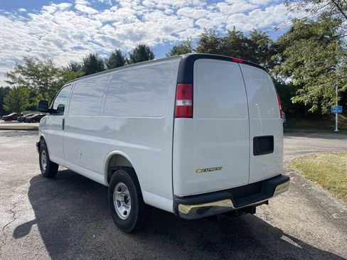 New 2025 Chevrolet Express 3500 w/ Driver Convenience Package image 5