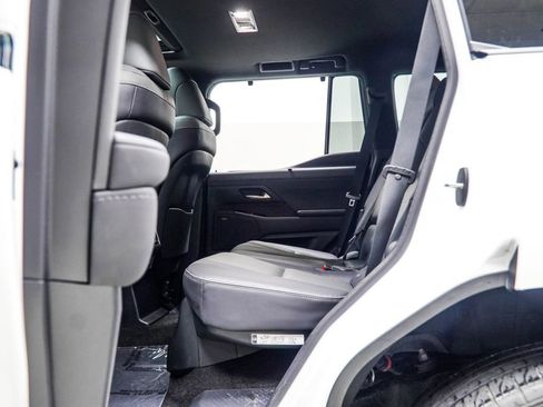 Used 2024 Lexus GX 550 w/ Cold Area Package image 40