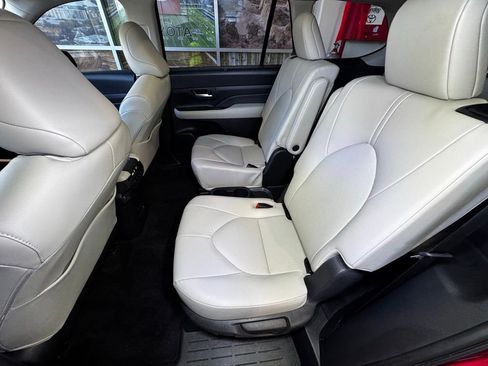 Used 2024 Toyota Grand Highlander XLE image 45