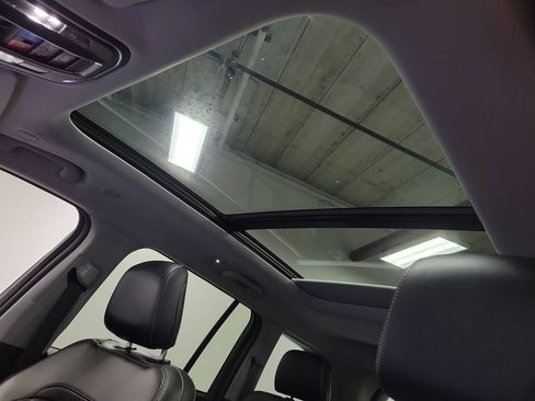 Used 2023 Jeep Grand Cherokee Limited AWD/4WD image 14