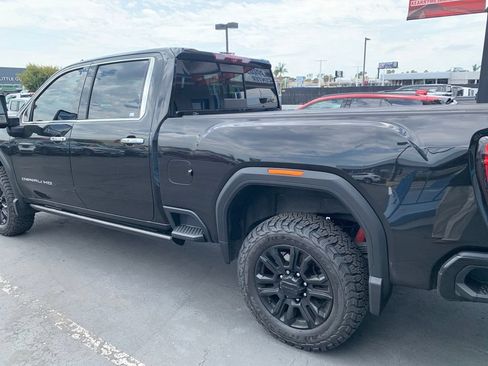 Used 2022 GMC Sierra 2500 Denali w/ Denali Black Diamond Edition AWD/4WD image 13