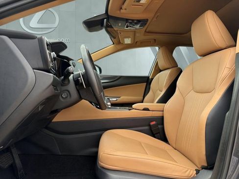 Certified 2025 Lexus NX 250 FWD w/ Accessory Package (Z1) image 7