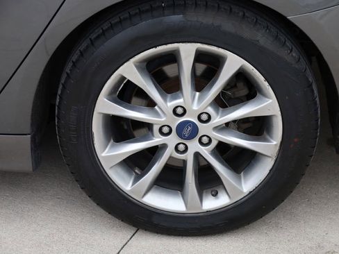 Used 2017 Ford Fusion SE w/ Fusion SE Technology Package image 31