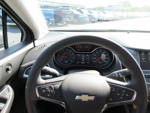 Used 2017 Chevrolet Cruze LT w/ Convenience Package FWD image 26