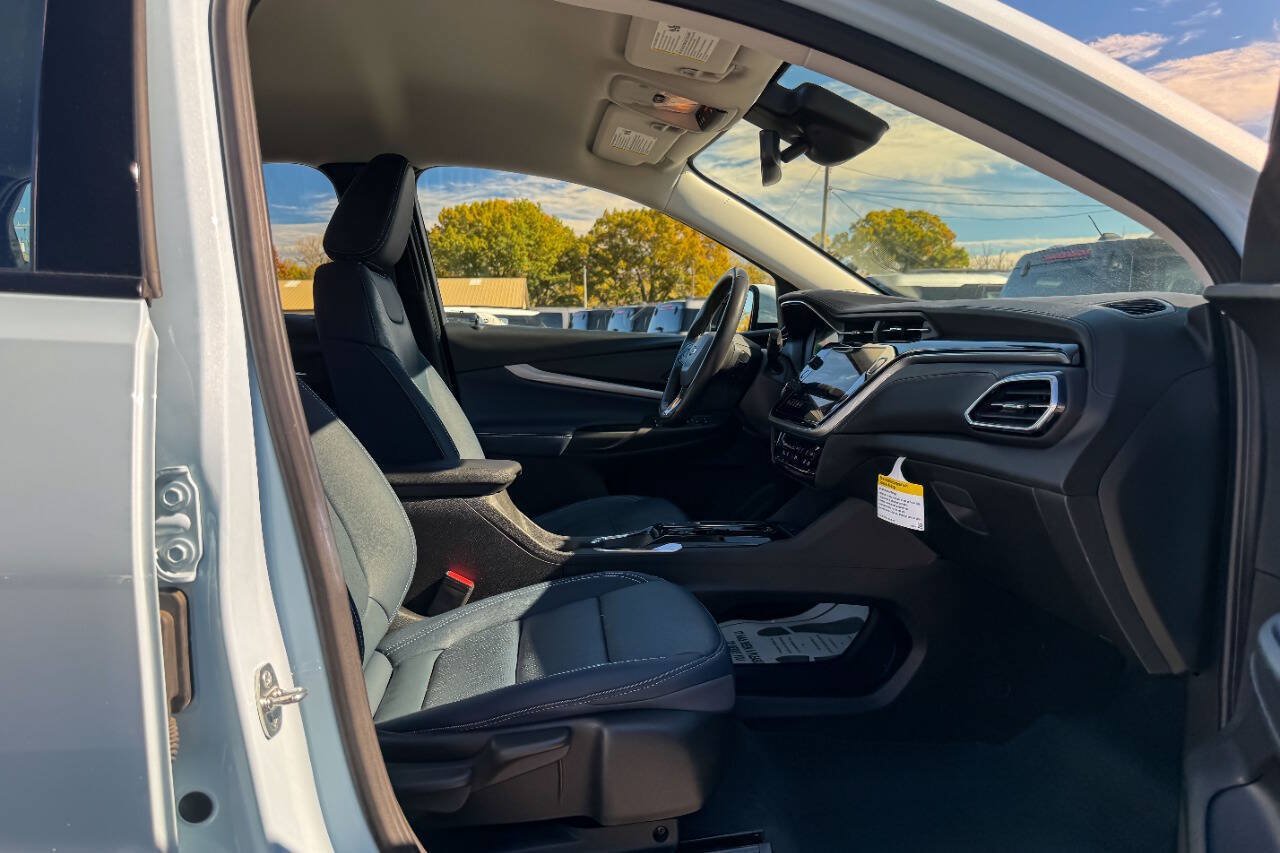 Used 2022 Chevrolet Bolt EUV LT w/ Convenience Package FWD image 10