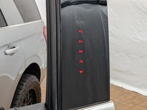 Certified 2021 Ford Expedition XLT w/ FX4 Off-Road Package image 9