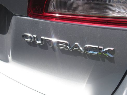 Used 2019 Subaru Outback 2.5i Limited AWD/4WD image 8