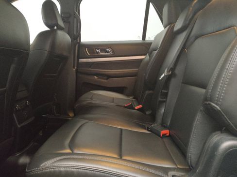 Used 2019 Ford Explorer XLT w/ Equipment Group 202A FWD image 18