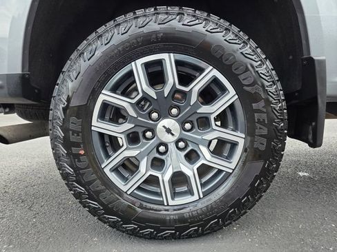 Used 2023 Chevrolet Colorado Z71 w/ Z71 Convenience Package 2 AWD/4WD image 12