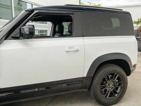 Used 2022 Land Rover Defender 90 X-Dynamic S image 6