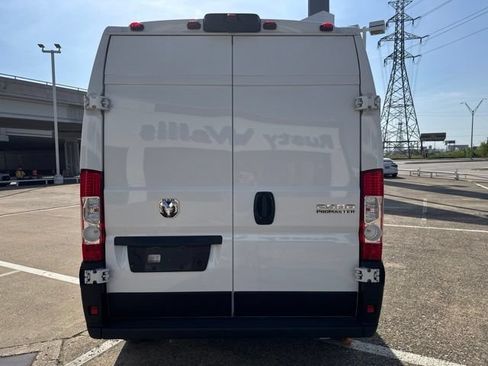 Used 2025 RAM ProMaster 2500 w/ Convenience Group FWD image 3
